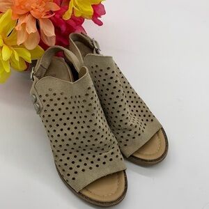 Barbara Barbieri tan cut out suede peep toe heels. MCS0763E